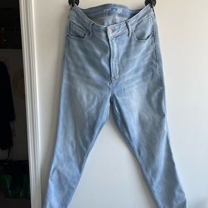Old Navy Women’s Extra High Rise Rockstar Super Skinny jeans Size 16